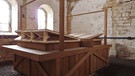 Das Foto zeigt den riesigen Blasebalg der Orgel in der St. Burchardi-Kirche in Halberstadt. Der Blasebalg ist so eine Art riesige Luftpumpe und bläst ununterbrochen Luft durch die Orgelpfeifen.  | Bild: picture-alliance/dpa