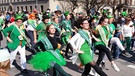 Am St. Patrick's Day 2019 ziehen über 60 Gruppen in traditionellen oder kuriosen Kostümen von der Münchner Freiheit zum Odeonsplatz. St. Patrick's Day ist der irische Nationafeiertag zum Gedenken an Bischof Patrick, der das Christentum nach Irland brachte. | Bild: BR/David Friedman