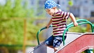 Kind auf Rutsche, Spielplatz | Bild: colourbox.com