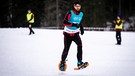 Richard Karg misst sich beim 400 Meter Schneeschuhlauf  | Bild: SOD Sarah Rauch