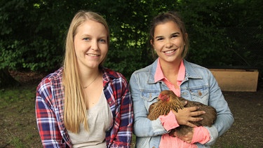 Huhn | Anna mit Lisa Thalhammer, der Hühnerexpertin im Kindergarten.
| Bild: BR | Text und Bild Medienproduktion GmbH & Co.KG