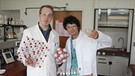 Checker Can und Florian Scheffler beim Experimentieren mit Salz | Bild: BR | Megaherz GmbH | Florian Hofpner