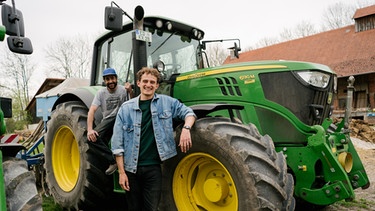 Der Traktor-Check | Checker Julian bei Gemüsebauer Mogli. | Bild: BR | megaherz film- und fernsehen gmbh