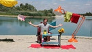 Der Badesee-Check | Tobi hat seine Checkerbude an den Echinger See verlegt. | Bild: BR | megaherz gmbh | Hans-Florian Hopfner