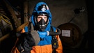 Der Bergwerk-Check | Julian in spezieller Arbeitskleidung der Grubenwehr. | Bild: BR | megaherz gembh | Hans-Florian Hopfner