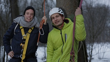 Klettern wie ein Affe?! / Tobi mit Baumkletterer Fabian Weber | Bild: BR / megaherz gmbh BR / Mathias Hagn