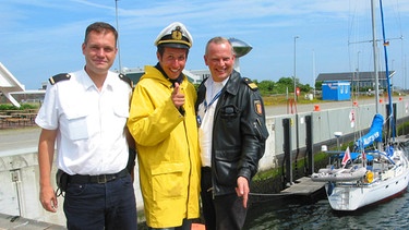 Wer ist reif für die Insel? / Willi mit der Wasserschutzpolizei Helgoland. | Bild: BR / megaherz GmbH