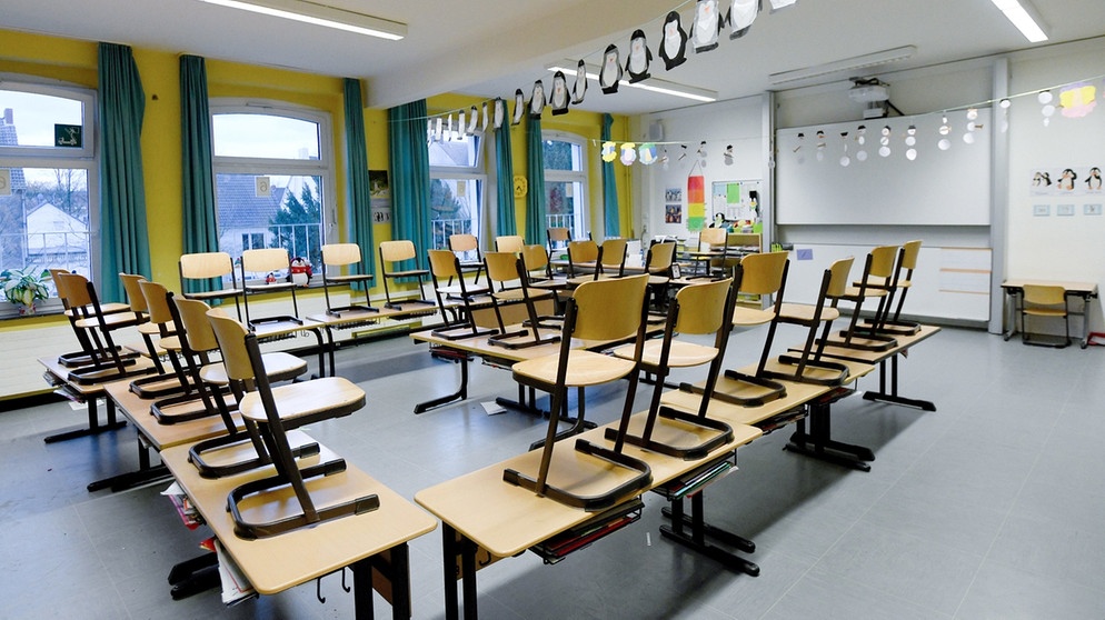 Bayern schliesst Schulen bis zu den Osterferien | Bild: dpa-Bildfunk