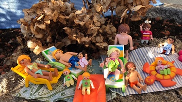 Fotoreise mit Spielzeugfiguren - Hörerbild: Die Spielzeugfiguren von Antonia und Magdalen machen "endlich Urlaub". | Bild: BR | Antonia und Magdalena