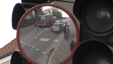 Trixi-Spiegel an einer Kreuzung in Murnau | Bild: Bayerischer Rundfunk 2019