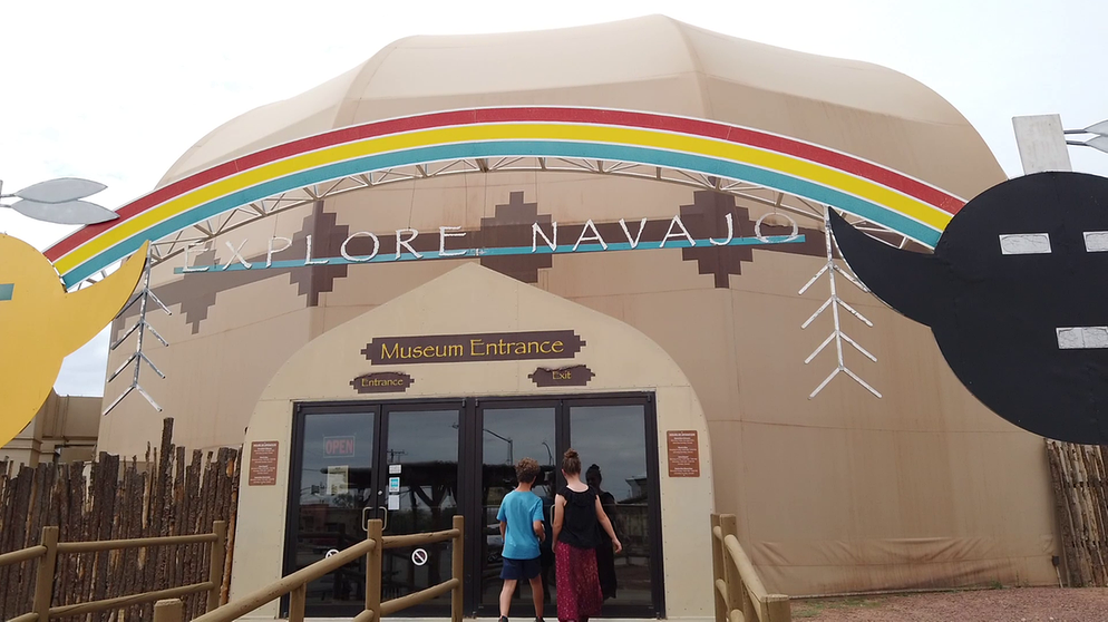 Unterwegs in Amerika - Im Navajo-Museum. | Bild: BR | Elke Dillmann