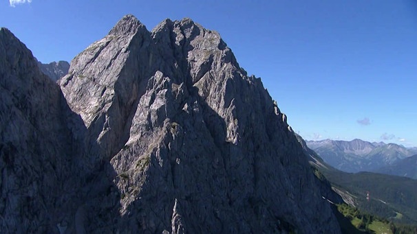 Der höchste Berg Deutschlands: die Zugspitze bei Garmisch-Partenkirchen. | Bild: BR Fernsehen
