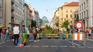 Neuordnung auf 100 Meter bedeutet auch Abgrenzung zum restlichen Straßenraum | Bild:
Elif Simge Fettahoğlu, Technische Universität München, Lehrstuhl Urban Design