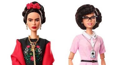 Barbie-Puppen nach dem Vorbild der Pilotin Amelia Earhart, der mexikanischen Künstlerin Frida Kahlo and der Mathematikerin | Bild: picture alliance/AP Photo | Uncredited