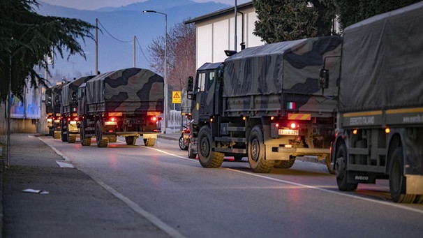 Militärkonvoi in Bergamo, April 2020 | Bild: picture alliance / abaca | IPA/ABACA