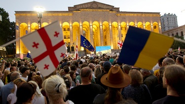 Protest von Pro-Europäern und Pro-Ukrainern im Juni 2022 in Tiflis/Georgien | Bild: dpa-Bildfunk/Nicolo Vincenzo Malvestuto