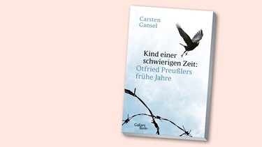 Buchcover "Kind einer schwierigen Zeit: Otfried Preußlers frühe Jahre" von Carsten Gansel | Bild: Galiani Berlin, Montage: BR
