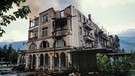 Das abgebrannte Grandhotel Waldhaus in der Schweiz | Bild: picture alliance/KEYSTONE | ARNO BALZARINI