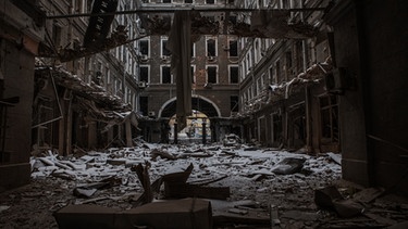 Zerstörte Innenstadt von Charkiw | Bild: picture alliance
