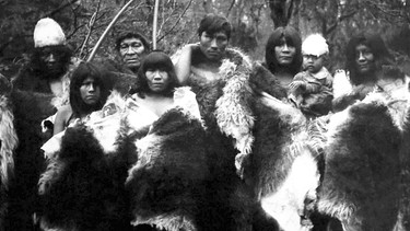 Ein Foto der Indigenen von Cordova zwischen 1906 und 1915 am Río Copper en Alaska |  Bild: © Biblioteca del Congreso/División de Grabados y Fotografías