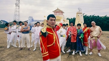 Der Cast der Kult-Show "Takeshi's Castle" aus Japan.  | Bild: RTL Nitro 