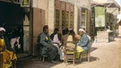 Haschischraucher in einem arabischen Kaffeehaus in Helwan, Ägypten um 1910 (handkoloriertes Glasdiapositiv) | Bild: IMAGNO/picture alliance