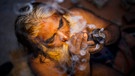Cannabis ist fester Bestandteil der Shiva-Verehrung im Hinduismus. Hier: Pashupati Temple in Kathmandu, Nepal, 2013 | Bild: Narendra Shrestha/dpa/picture alliance 