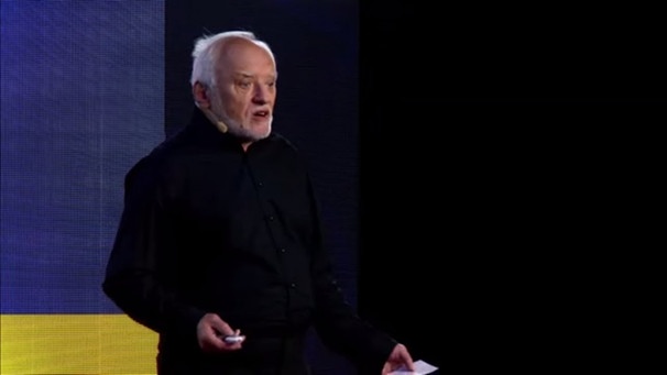 Waking up as a meme-hero | Andras Arato | TEDxKyiv | Bild: TEDx Talks (via YouTube)