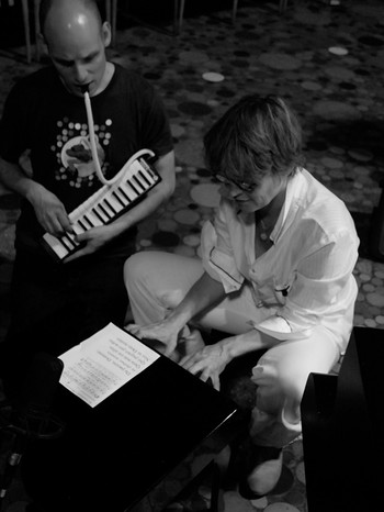 Ulrich Haag on children's piano |  Photo: Sabine Schrönder