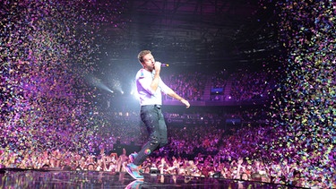 Chris Martin von Coldplay singt beim ersten Global Citizen Festival-Konzert | Bild: Daniel Reinhardt/dpa