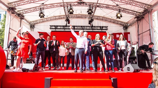 Beim SPD Wahlkampf machten viele Frauen mit, und auch im Kabinett sollte die Hälfte der Posten an Frauen gehen | Bild: dpa/picture alliance