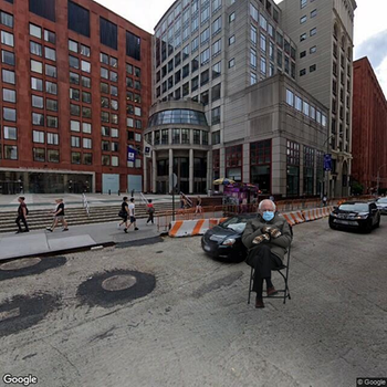 I made a website where you can put bernie in places using google maps street view. Enjoy!
https://t.co/UfY5g9xU2k https://t.co/8rstiEXOHf | Bild: nick_sawhney (via Twitter)