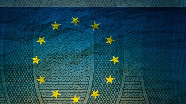 Symbolbild: Geldscheinzoom mit Euro-Flagge darüber | Bild: BR