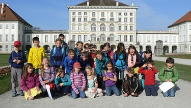 Projekt-SchülerInnen von München Hören bei Aufnahmen für ihren Audioguide über das Schloss Nymphenburg | Bild: BR/Bildungsprojekte