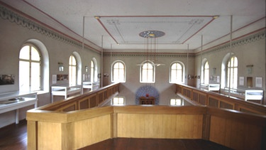 Innenraum mit Empore der Synagoge Ermreuth | Bild: Synagoge und jüdisches Museum Ermreuth