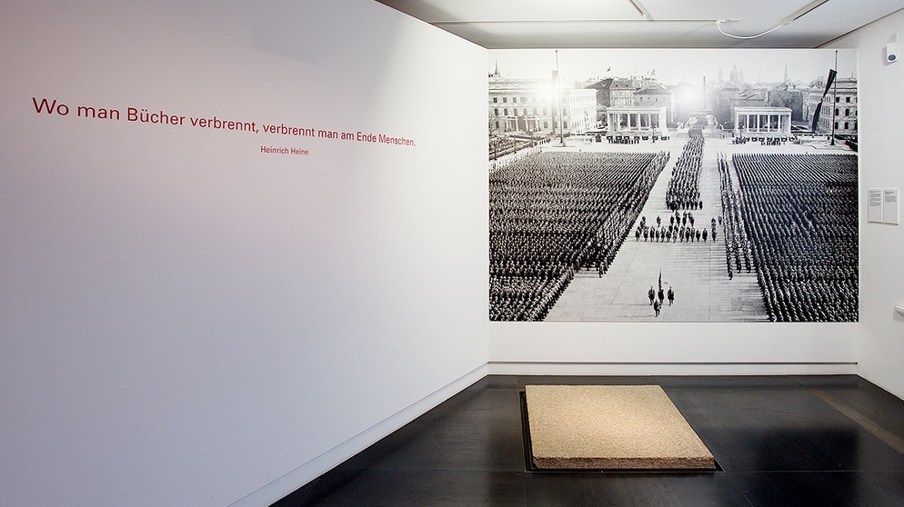 Abbildung der Granitplatte am Königsplatz München - Exponat im Stadtmuseum München | Bild: Stadtmuseum München