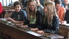 Audioguide Fladungen - Schüler in einer historischen Dorfschule | Bild: Julia Waldner