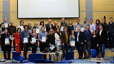 Alle Mitwirkenden dem Projekt "Medienexperten 2015" auf einem Gruppenfoto | Bild: Ulrike Kreutzer