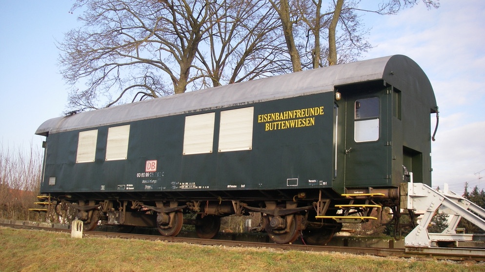 Waggon der Eisenbahnfreunde Buttenwiesen erinnert an den früheren Bahnhof, 2009 | Bild: Sammlung Franz Xaver Neuner, Buttenwiesen