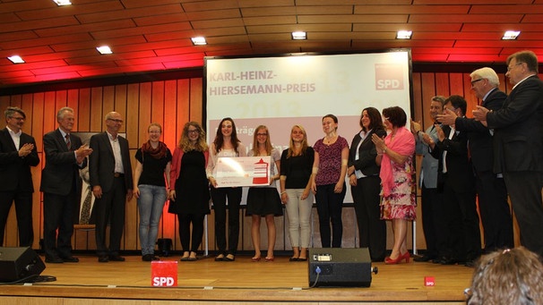 Verleihung des Karl-Heinz-Hieresemann-Preis 2013 an Schüler des Paul-Pfinzing-Gymnasiums Hersbruck. | Bild: BR / Susanne Raub