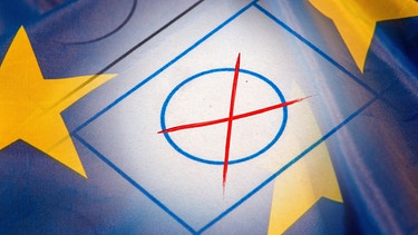 Symbolbild Europawahl: Nahaufnahme eines Wahlkreuzes vor dem Wappen der Europäischen Union | Bild: picture alliance / CHROMORANGE | Udo Herrmann