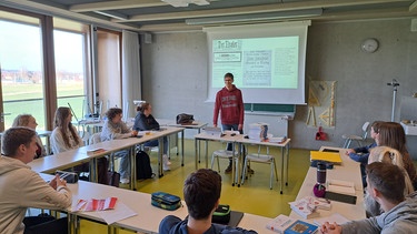 Das P-Seminar des Gymnasiums Markt Indersdorf bei der Kooperation mit dem BR | Bild: BR/Geli Schmaus