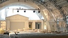 Blick auf die Bühne vom Passionstheater in Oberammergau. | Bild: BR