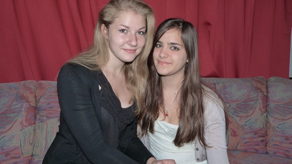 Alena Eberhard und Angelina Schneider vom Paul-Pfinzing-Gymnasium in Hersbruck | Bild: BR