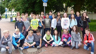 Die Schüler der Artur-Kutscher-Realschule Moosach erkunden ihre Viertel zwischen St.-Martins-Platz und Pelkovenstraße | Bild: BR