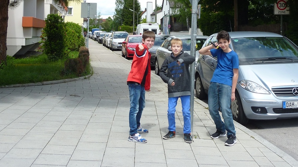 Die Schüler der Artur-Kutscher-Realschule Moosach erkunden ihre Viertel zwischen St.-Martins-Platz und Pelkovenstraße | Bild: BR