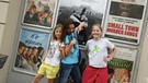 Schüler vor Kino | Bild: Stiftung Zuhören