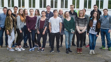 Die Schülerinnen und Schüler der St. Georg-Mittelschule Bad Aibling | Bild: BR / Sabine Felber
