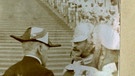 Fotografie der Ehrengästeauf den Stufen zur Befreiungshalle anlässlich der Kaiserfeier 1913 | Bild: Stadtarchiv Kelheim