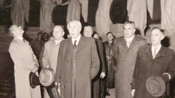 Bundespräsident Theodor Heuss 1956 auf der Befreiungshalle in Kelheim | Bild: Mittelbayerische Zeitung